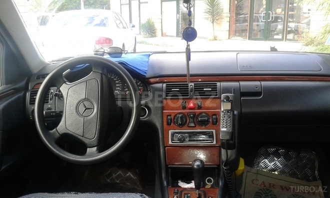 Mercedes E 200 1998, 200,000 km - 2.0 l - Bakı