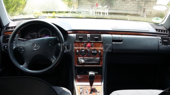 Mercedes E 220 2002, 213,000 km - 2.2 l - Masallı