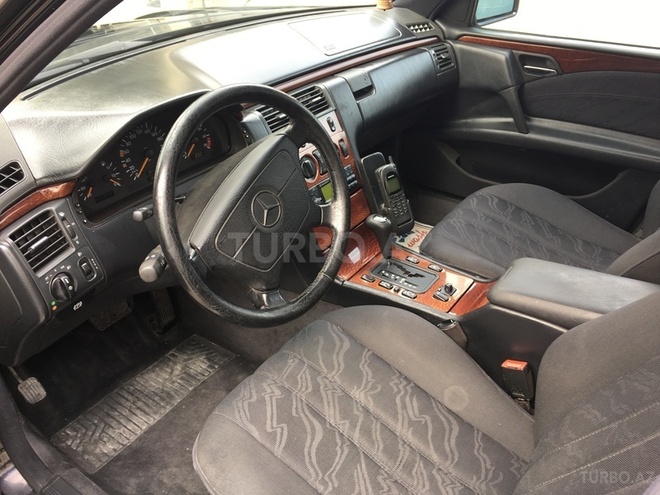 Mercedes E 230 1997, 170,000 km - 2.3 л - Bakı