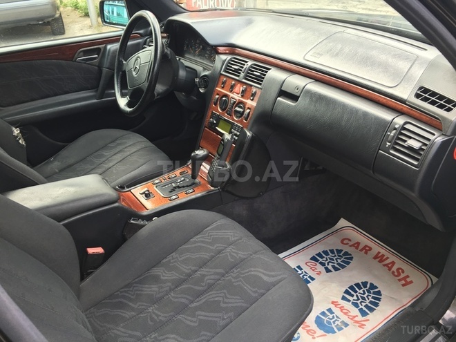 Mercedes E 230 1997, 170,000 km - 2.3 л - Bakı