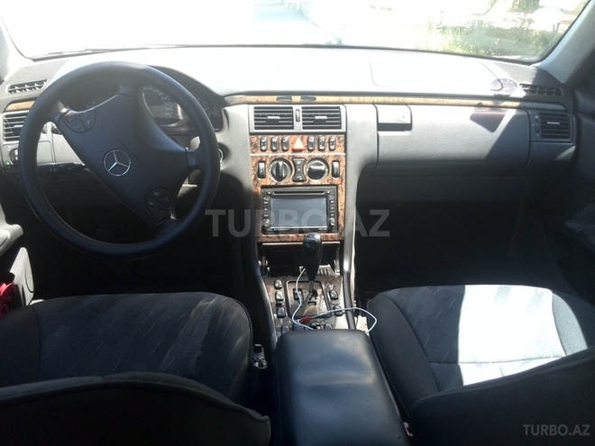 Mercedes E 220 2000, 225,000 km - 2.2 l - Sumqayıt