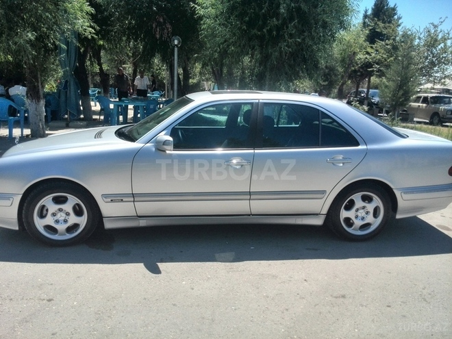 Mercedes E 220 2000, 225,000 km - 2.2 l - Sumqayıt