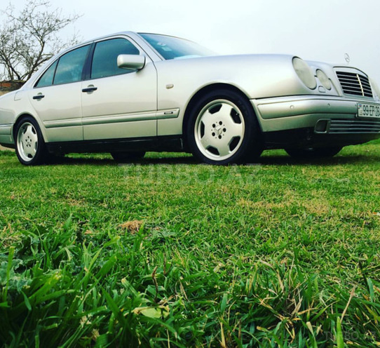 Mercedes E 220 1999, 222,000 km - 2.2 л - Bakı