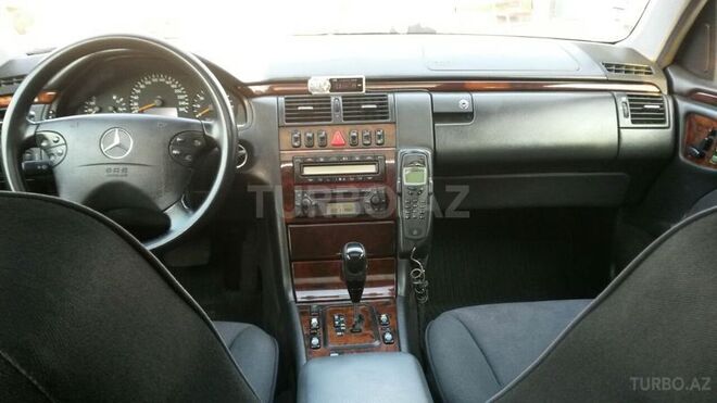 Mercedes E 240 2001, 320,255 km - 2.6 л - Sumqayıt