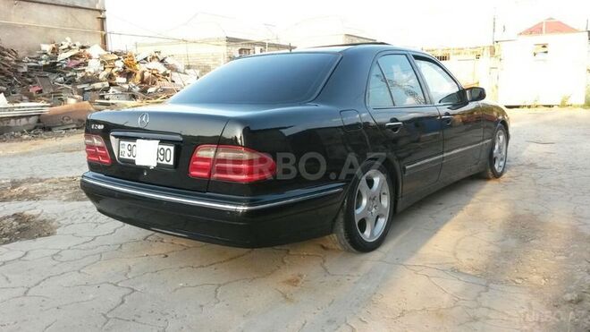 Mercedes E 240 2001, 320,255 km - 2.6 л - Sumqayıt