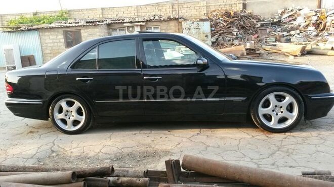 Mercedes E 240 2001, 320,255 km - 2.6 л - Sumqayıt