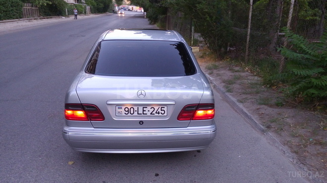 Mercedes E 220 2000, 340,000 km - 2.2 l - Bakı