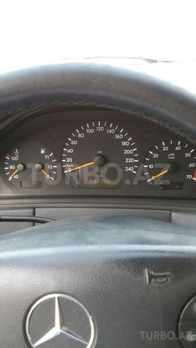 Mercedes E 240 2000, 140,500 km - 2.6 l - Bakı