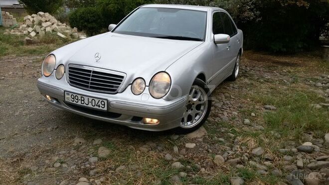 Mercedes E 220 2000, 220,000 km - 2.2 l - Bakı