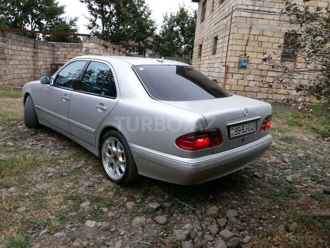 Mercedes E 220 2000, 220,000 km - 2.2 l - Bakı