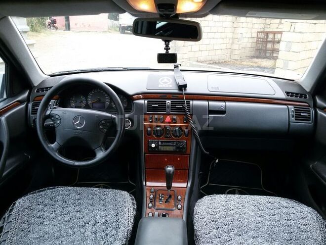 Mercedes E 220 2000, 220,000 km - 2.2 l - Bakı