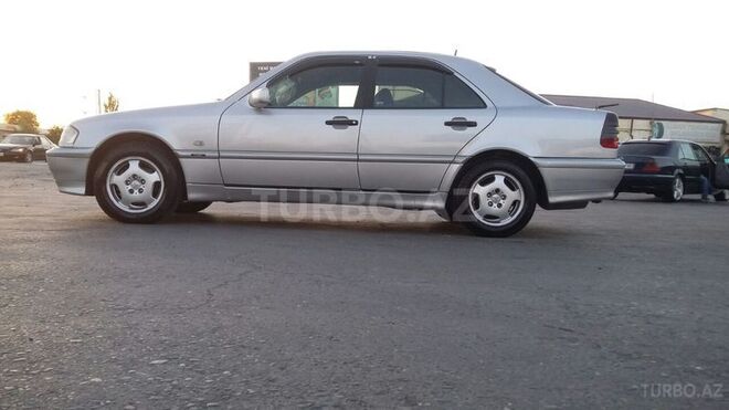 Mercedes C 220 1999, 220,000 km - 2.2 l - Bakı