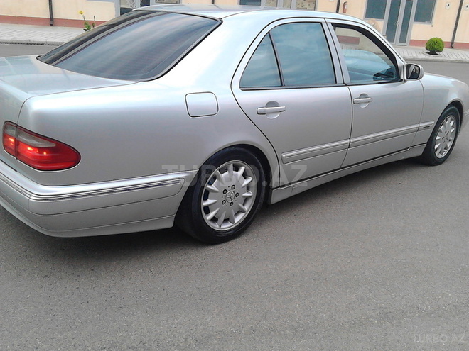 Mercedes E 220 2000, 114,196 km - 2.2 l - Bakı