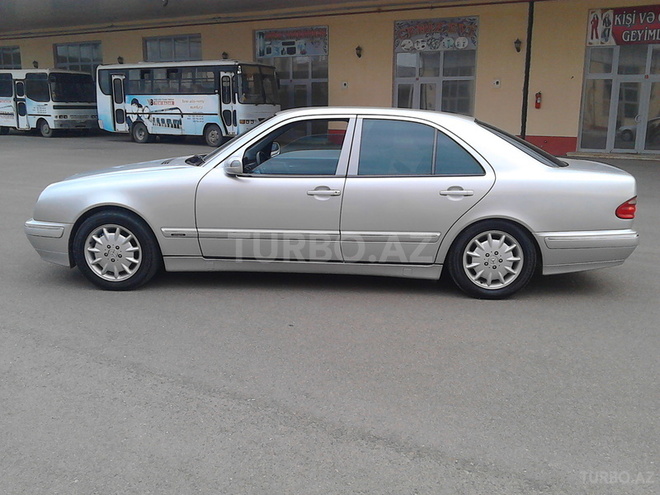 Mercedes E 220 2000, 114,196 km - 2.2 l - Bakı