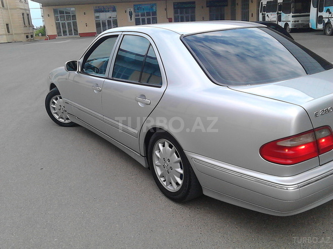 Mercedes E 220 2000, 114,196 km - 2.2 l - Bakı
