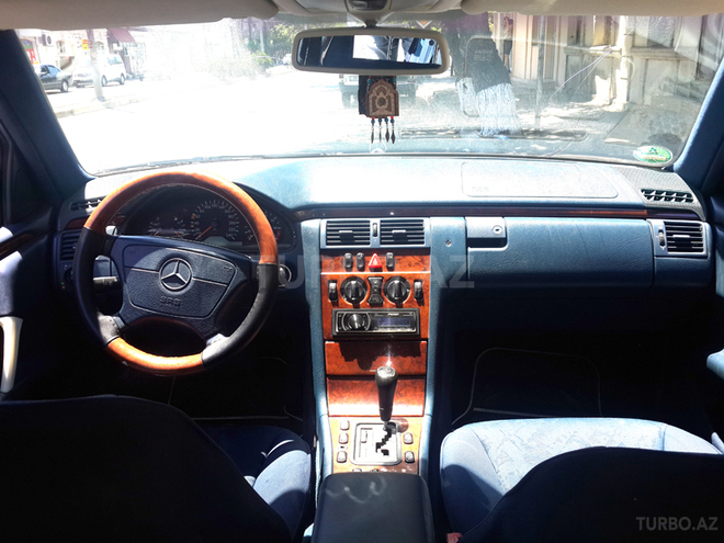 Mercedes E 240 1998, 301,000 km - 2.4 l - Bakı