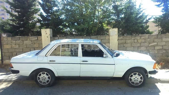Mercedes E 230 1983, 300,000 km - 2.3 l - Bakı
