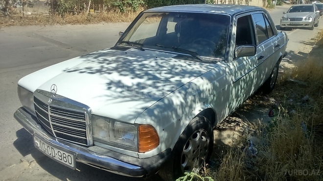 Mercedes E 230 1983, 300,000 km - 2.3 l - Bakı
