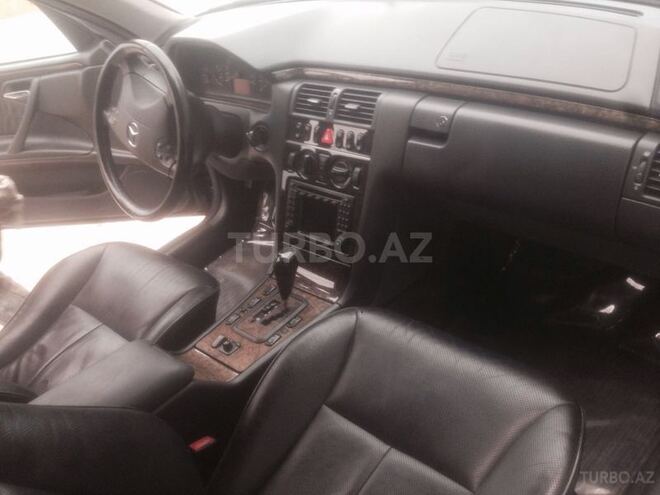 Mercedes E 240 2000, 236,000 km - 2.4 l - Quba