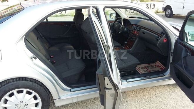 Mercedes E 240 1999, 248,000 km - 2.4 l - Bakı