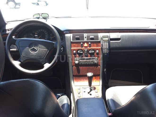 Mercedes E 240 1998, 201,421 km - 2.4 l - Bakı