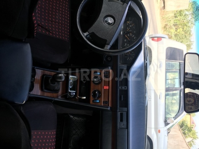 Mercedes E 300 1990, 650,000 km - 3.0 l - Bakı