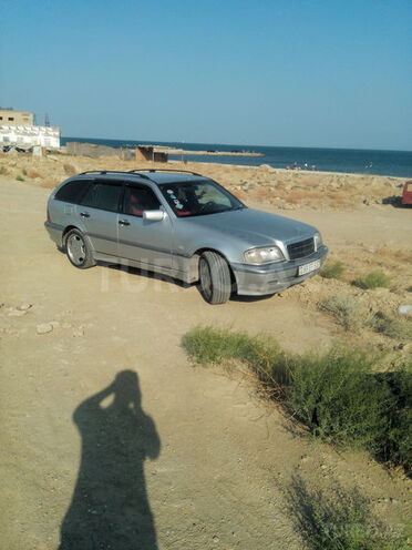 Mercedes C 220 2000, 180,000 km - 2.2 л - Bakı