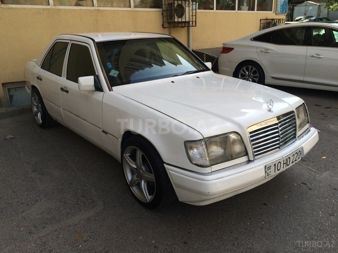 Mercedes E 220 1994, 325,000 km - 2.2 l - Bakı