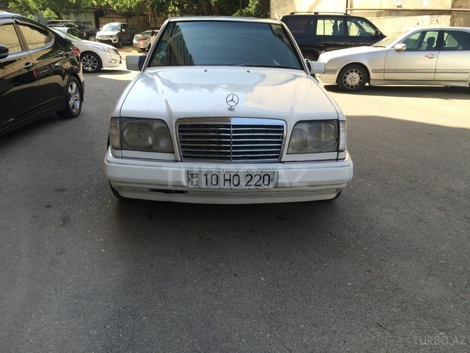 Mercedes E 220 1994, 325,000 km - 2.2 l - Bakı