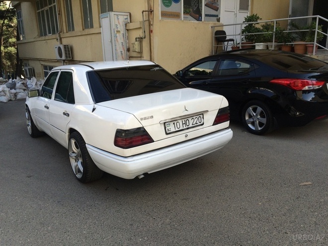 Mercedes E 220 1994, 325,000 km - 2.2 l - Bakı