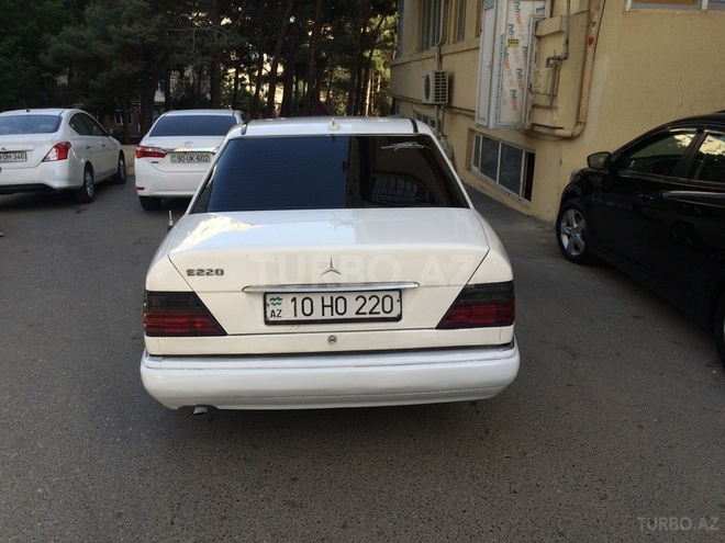 Mercedes E 220 1994, 325,000 km - 2.2 l - Bakı