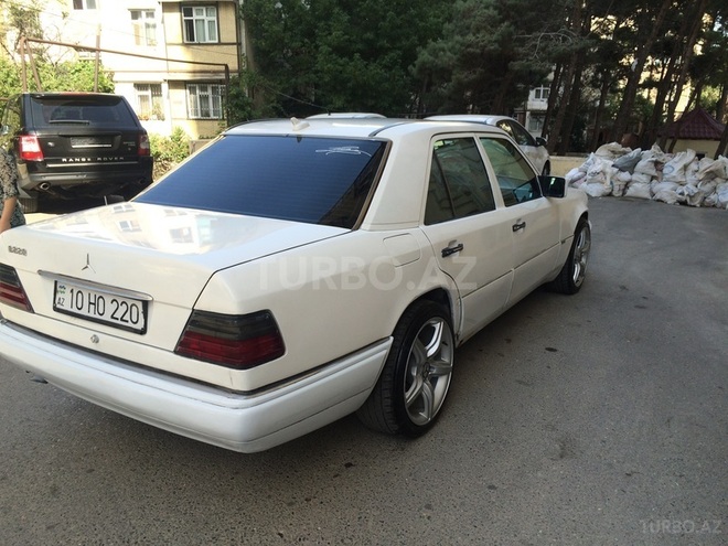 Mercedes E 220 1994, 325,000 km - 2.2 l - Bakı