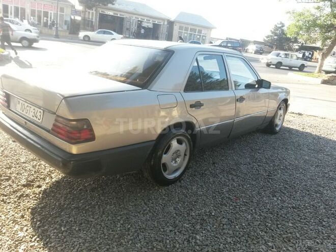 Mercedes E 200 1990, 300,000 km - 2.0 l - Bakı