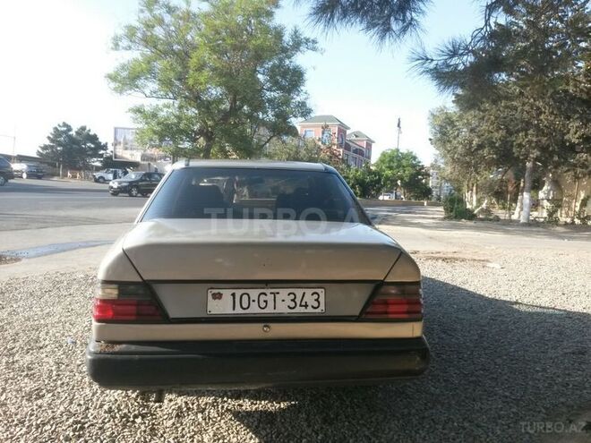 Mercedes E 200 1990, 300,000 km - 2.0 l - Bakı