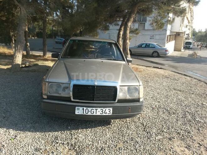 Mercedes E 200 1990, 300,000 km - 2.0 l - Bakı