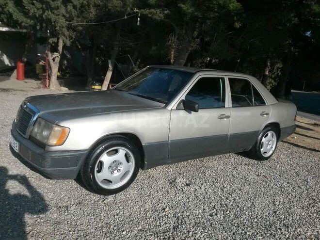 Mercedes E 200 1990, 300,000 km - 2.0 l - Bakı