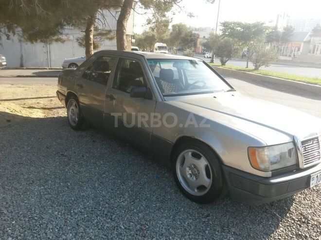 Mercedes E 200 1990, 300,000 km - 2.0 l - Bakı