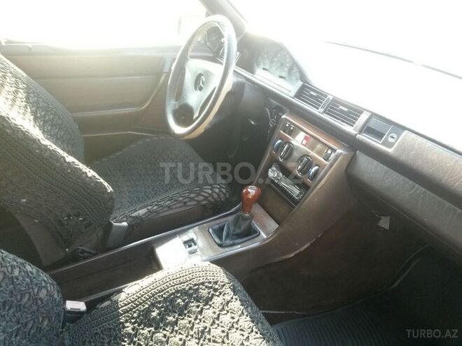 Mercedes E 200 1990, 300,000 km - 2.0 l - Bakı