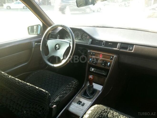 Mercedes E 200 1990, 300,000 km - 2.0 l - Bakı