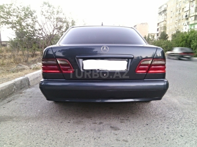 Mercedes E 220 2000, 298,000 km - 2.2 л - Bakı