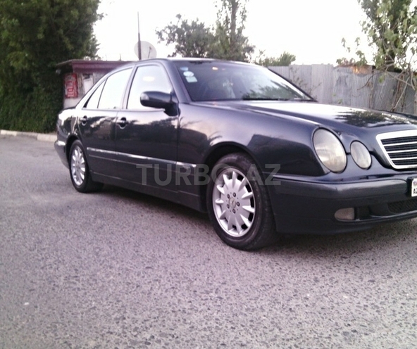 Mercedes E 220 2000, 298,000 km - 2.2 л - Bakı