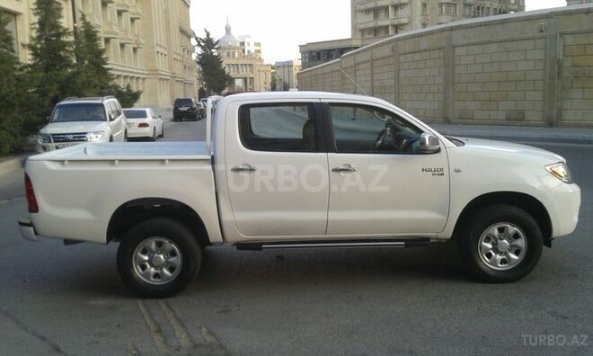 Toyota Hilux 2007, 178,677 km - 2.5 l - Bakı