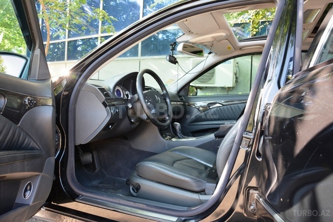 Mercedes E 270 2003, 225,000 km - 2.7 l - Yevlax