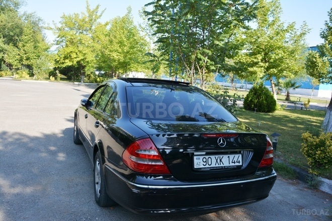 Mercedes E 270 2003, 225,000 km - 2.7 l - Yevlax