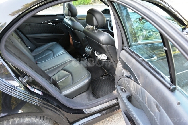 Mercedes E 270 2003, 225,000 km - 2.7 l - Yevlax
