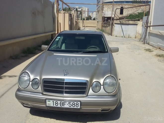 Mercedes E 220 1999, 316,000 km - 2.2 l - Bakı