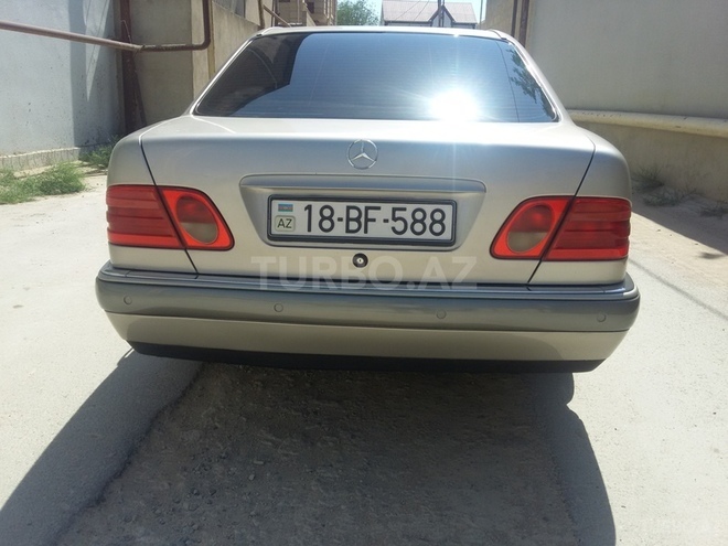 Mercedes E 220 1999, 316,000 km - 2.2 l - Bakı