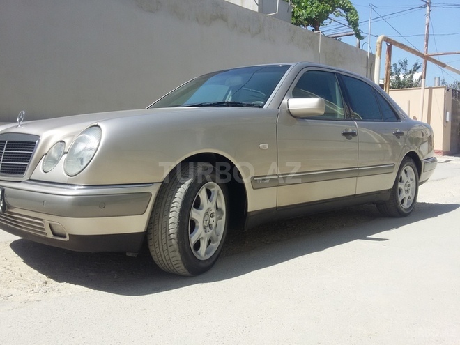 Mercedes E 220 1999, 316,000 km - 2.2 l - Bakı
