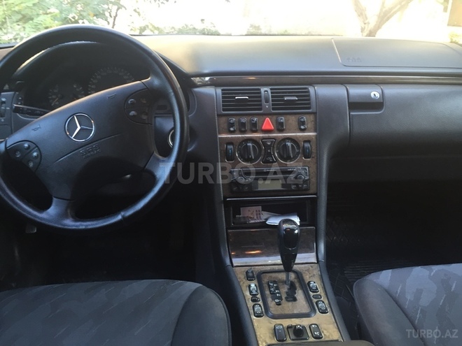Mercedes E 220 2001, 301,017 km - 2.2 l - Bakı
