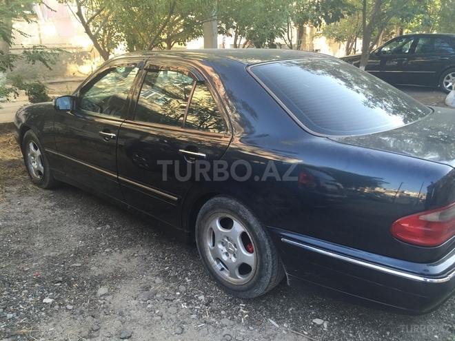 Mercedes E 220 2001, 301,017 km - 2.2 l - Bakı